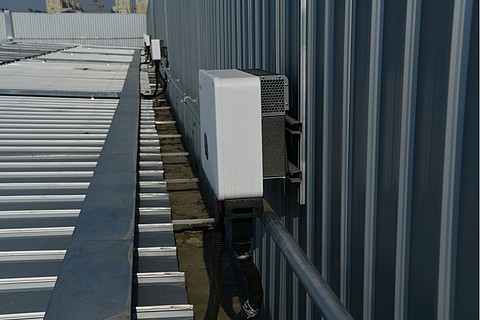 光伏逆變器 從核心設(shè)備到視覺素材的全景解讀